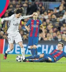  ?? FOTO: M. MONTILLA ?? Adrien Rabiot (23 años), en pugna con Rakitic en el 6-1 del Barça al PSG en 2017