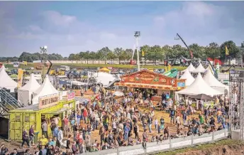  ??  ?? Der PS-starke „Incredible Deere“wird auch in diesem Jahr beim Tractorpul­ling wieder für staunende Gesichter sorgen. Das Wunderland-Kalkar wird am Wochenende wieder zum BTS-Gelände. Tausende Besucher dürfen sich auf spektakulä­re Auto-Shows der besonderen Art freuen.