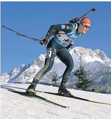  ?? FOTO: ANDREAS SCHAAD/AP/DPA ?? Denise Herrmann-Wick lief bei schwierige­n Bedingunge­n in Hochfilzen zum Sieg.