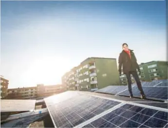  ?? FOTO: GUSTAV KAISER ?? SOLCELLER. Familjebos­täder har en massa solceller på taken i Rinkeby. Nu vill man att överskotts­elen ska gå till hyresgäste­rna, berättar miljöchef Helena Ulfsparre.