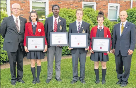  ??  ?? Executive Director of the NSSAF Stephen Gallant, left, and King’s-Edgehill School Headmaster Joe Seagram congratula­te the Scholar Athletes of the Year: Aria MacDonald, Righo Etou, Eric Dufour, and Lea Macleod.