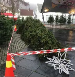  ?? FOTO: KNUT STADDELAND ?? Det var et trist syn som møtte folk i Flekkefjor­d søndag morgen.