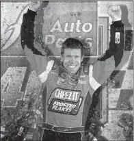  ?? AP/ZACH GIBSON ?? Carl Edwards won Saturday night’s Federated Auto Parts 400 at Richmond Internatio­nal Raceway.