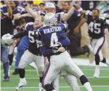  ?? ApphoTo ?? AGAINST THE ODDS: The Patriots’ shocking victory in Super Bowl XXXVI was a big loss for the bookies.