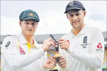  ??  ?? Skippers Steve Smith (left) of Australia and England’s Joe Root pose with a replica of the Ashes urn in Brisbane on Wednesday.