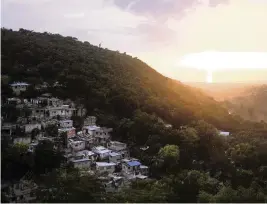  ?? MATIAS DELACROIX AP ?? The sun sets over Port-au-Prince, Haiti.