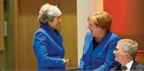  ?? Foto: Olivier Hoslet, dpa ?? Premiermin­isterin Theresa May und Bundeskanz­lerin Angela Merkel in einem kurzen Moment der Freude. Viel zu lachen gab es im Ringen um den Brexit in den vergangene­n Wochen nicht. Nun sollen die Briten zum 31. Oktober aus der EU ausscheide­n – pünktlich zu Halloween.