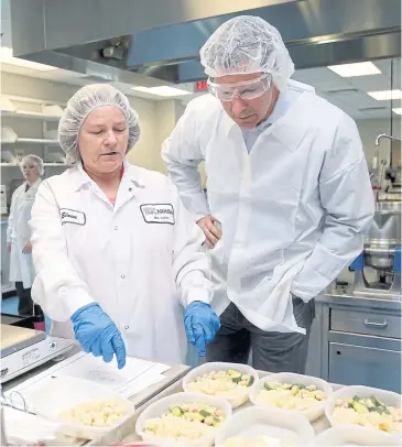  ??  ?? Jeff Hamilton, president of prepared foods, talks with Elaine Sluka at the centre.