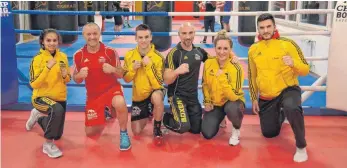  ?? FOTO: JOCHEN DEDELEIT ?? Freuen sich in den neuen Räumen von Champ Boxing auf die anstehende Meistersch­aft: Gloria Hochscheid, Jürgen Hauser, Kevin Miller, Giovanni Saravo, Zugang Sabrina Stotz und Yasin Basar.