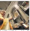  ?? (Photo François Vignola) ?? Portables, tablettes, mini-ordinateur­s… Bénédictio­n générale hier soir : Gil Florini a honoré saint François de Sales avec une messe dorénavant traditionn­elle.