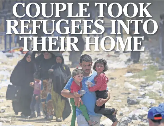  ?? LEFTERIS PITARAKIS ?? A Syrian refugee carrying children walks in Akcakale, southeaste­rn Turkey, as he and others flee intense fighting in northern Syria