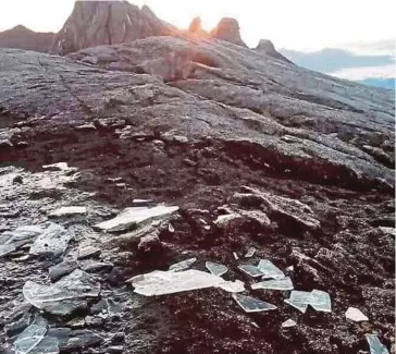  ?? GUNUNG KINABALU
PIC COURTESY OF MALIM ?? Ice formations that were spotted on Mount Kinabalu yesterday.