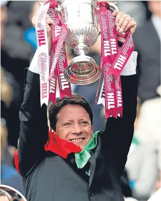  ??  ?? Paulo Sergio lifted the Cup in 2012 and hopes Ian Cathro (inset) can do the same.