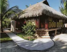  ?? Tahiti Tourisme ?? Beach bungalow at Fare Pea Iti on Tahaa