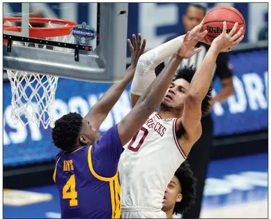  ?? (AP/Mark Humphrey) ?? Justin Smith (right) of Arkansas shoots against LSU’s Darius Days in Saturday’s SEC Tournament semifinal. The Razorbacks will face Colgate in their NCAA men’s tournament opener Friday.