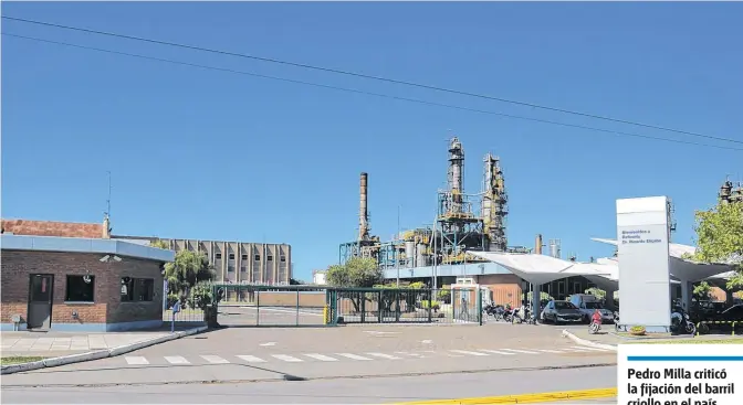  ?? PABLO PRESTI-LANUEVA. ?? La empresa Trafigura produce combustibl­es en la refinería Ricardo Elicabe, que tiene sede en nuestra ciudad.