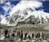  ??  ?? Der Mount Everest lockt viele Bergsteige­r an. Foto: dpa