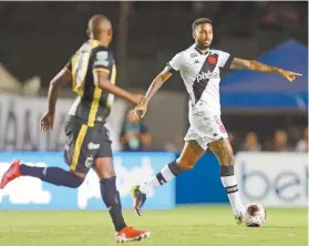  ?? DANIEL RAMALHO/VASCO ?? O meio-campo Jair tenta organizar a equipe em Cariacica (ES)