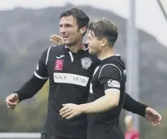  ??  ?? 0 St Mirren’s John Sutton celebrates his goal with Cammy Smith.