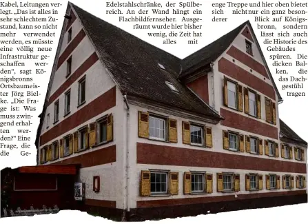  ?? ?? Das historisch­e Gebäude im Ortskern von Königsbron­n macht auch von außen keine gute Figur mehr.