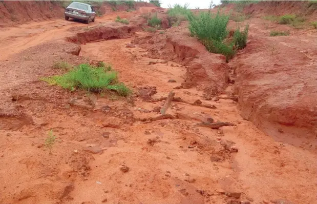  ?? Photo: Abubakar Sadiq Isah ?? An erosion degraded part of the road