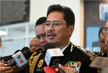  ?? — Bernama ?? Thorough investigat­ion: Azam said even if a poison pen letter was sent to the MACC, the agency would scrutinise the letter first.