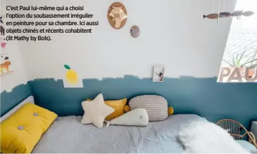  ??  ?? C’est Paul lui-même qui a choisi l’option du soubasseme­nt irrégulier en peinture pour sa chambre. Ici aussi objets chinés et récents cohabitent (lit Mathy by Bols).