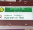  ??  ?? Die Straßenbah­nhaltestel­le der Linie 2 heißt: Uniklinik BKH.