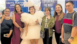  ?? ?? Cut Unlimited’s Mayose Gozon-Bautista and Sea Princess with Inquirer team