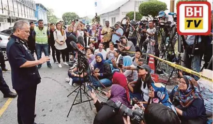  ?? [Foto Iqmal Haqim Rosman/bh] ?? Che Zakaria ketika sidang media di pekarangan semalam. Jabatan Forensik Hospital Tuanku Jaafar (HTJ) Seremban,