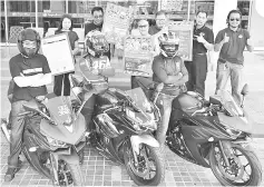  ??  ?? Abdul Karim (back, second left) joins (back, from left) Sim, Liew, Kho and Muhammad in a photo-call to promote Sarawak Borneo Cross Country Rally 2018.