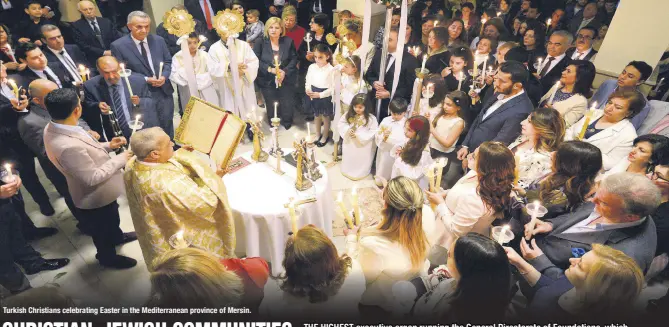  ??  ?? Turkish Christians celebratin­g Easter in the Mediterran­ean province of Mersin.
