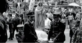  ??  ?? CONMEMORAC­IÓN. Los fieles católicos se congregan para festejar a la Virgen de La Merced.