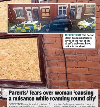  ?? ?? TROUBLE SPOT: The Carron Street house neighbours say is at the root of the street’s problems. Inset, police in the street.