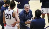  ?? JESSICA HILL — THE ASSOCIATED PRESS ?? Connecticu­t head coach Geno Auriemma talks to his team at Mohegan Sun Arena on Saturday in Uncasville, Conn.