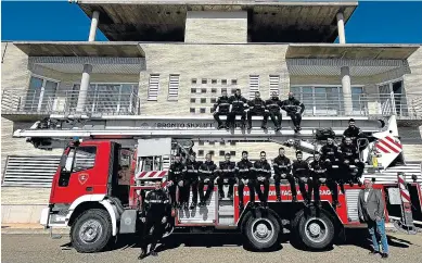  ?? HA ?? Los nuevos integrante­s del Servicio Provincial de Extinción de Incendios de la Diputación de Zaragoza.