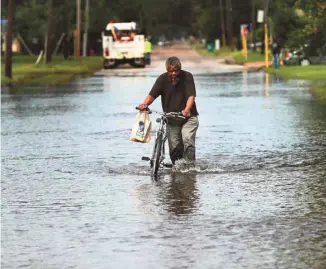  ?? SPENCER PLATT GETTY IMAGES AGENCE FRANCE-PRESSE ?? Les analystes tablaient sur un tassement de la croissance à 2,4% du fait de l’impact des ouragans Harvey et Irma dans le sud du pays à la fin de l’été.