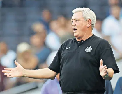  ??  ?? Tough succession: Steve Bruce (above) took over at Newcastle after Rafa Benitez (below) left for a lucrative job in China