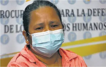  ?? ?? Llamado. María de los Ángeles Quezada, madre de Fernanda, pidió ayuda ante la PDDH.