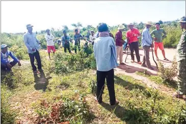  ?? FACEBOOK ?? Nearly 100 people from Trapaing Thmea village were stopped on Wednesday from grabbing more than 200ha illegally in the Phnom Oral Wildlife Sanctuary in Kampong Speu province.