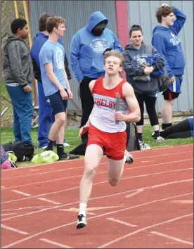  ?? ?? Whippet sprinter Riley Ramey enters the front straightaw­ay with a relay lead during Saturday’s Freshmen-sophomore Invitation­al. (Photo by Chuck Ridenour)