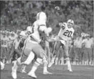  ?? ASSOCIATED PRESS FILE ?? Miami quarterbac­k Bernie Kosar in the 1984 Orange Bowl.