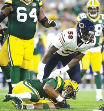  ?? JEFFREY PHELPS/AP ?? Bears rookie linebacker Roquan Smith sacked Packers backup quarterbac­k DeShone Kizer on his first snap in the NFL. Smith, however, played only eight snaps in Green Bay on Sunday night.