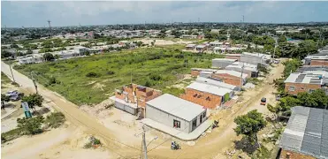  ?? JESÚS RICO ?? En la foto tomada con dron se observan varias viviendas en construcci­ón en el sector de Normandía.