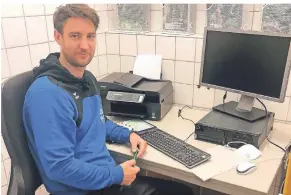  ?? FOTO: HD ?? Beim SV Bergfried Leverkusen hat Hannes Diekamp sogar ein Trainerbür­o.