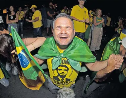  ?? BILD: SN/AP ?? Bolsonaro-Anhänger beteten für den Wahlerfolg ihres Kandidaten.