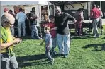  ?? FOTOS: JOAN POQUÍ ?? Los jugadores vivieron una jornada excepciona­l de golf y barcelonis­mo, con la colaboraci­ón de los patrocinad­ores del torneo, que ofrecieron sus productos