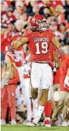  ?? [PHOTO BY BRYAN TERRY, THE OKLAHOMAN] ?? Oklahoma’s Caleb Kelly celebrates a goal-line stop last season against Texas Tech. Kelly is one of nine California­ns on OU’s roster.