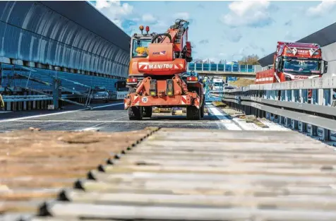 ?? Foto: Thomas Weigert ?? Die Arbeiten im Bereich der A96-Hochbrücke in Memmingen sind in den letzten Zügen. Die Verkehrsfr­eigabe steht bevor.