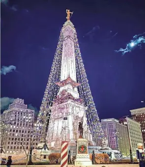  ?? ?? Indianapol­is’ Soldiers and Sailors Monument is turned into a giant Christmas tree during Circle of Lights.